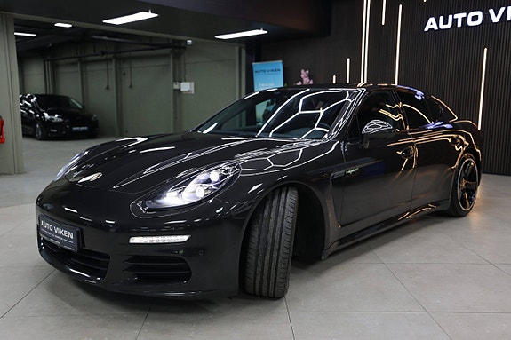Porsche Panamera 4 of 5