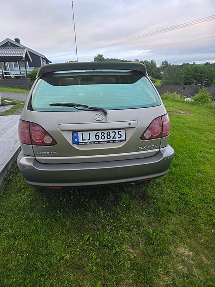 Lexus RX300 4 of 7