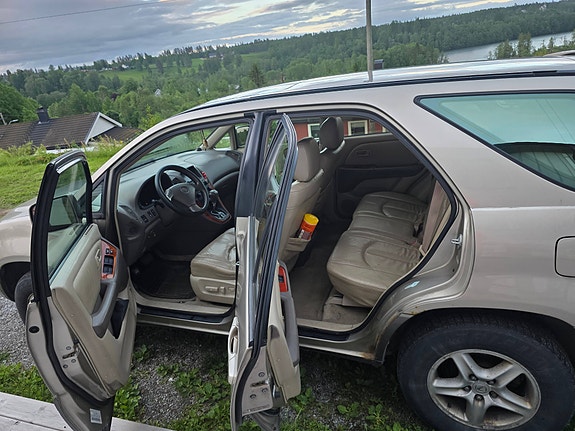 Lexus RX300 6 of 7