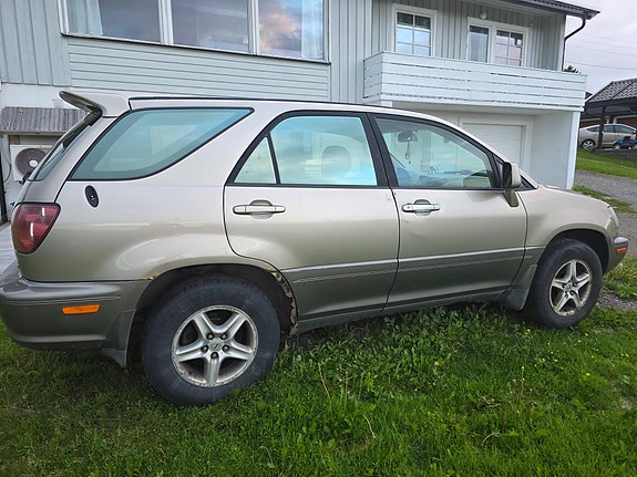 Lexus RX300 3 of 7