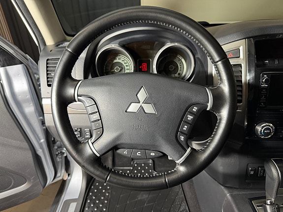Mitsubishi Pajero 15 of 30