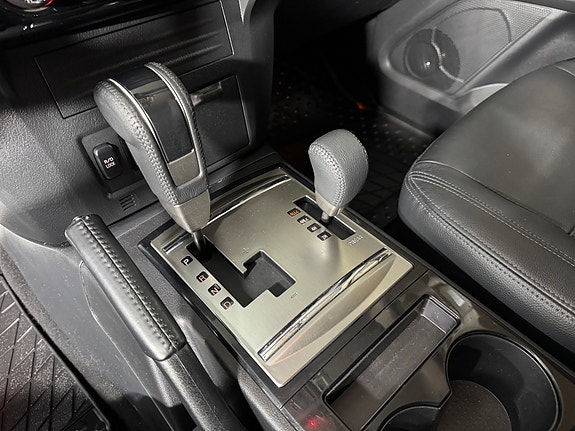 Mitsubishi Pajero 27 of 30