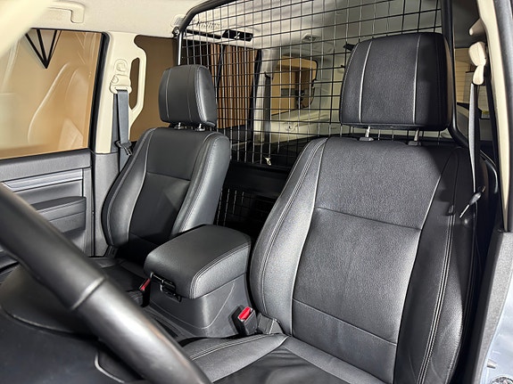 Mitsubishi Pajero 14 of 30