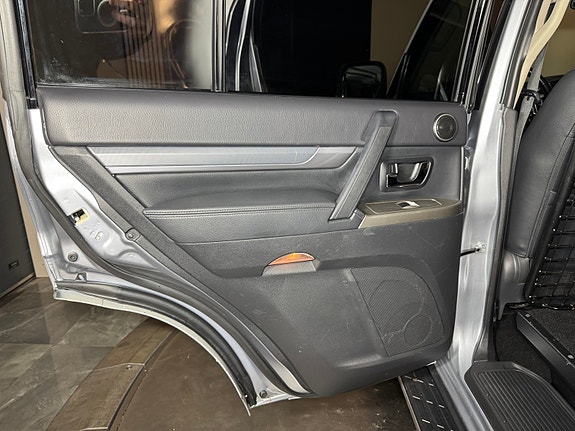 Mitsubishi Pajero 29 of 30