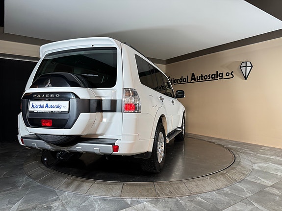 Mitsubishi Pajero 4 of 30