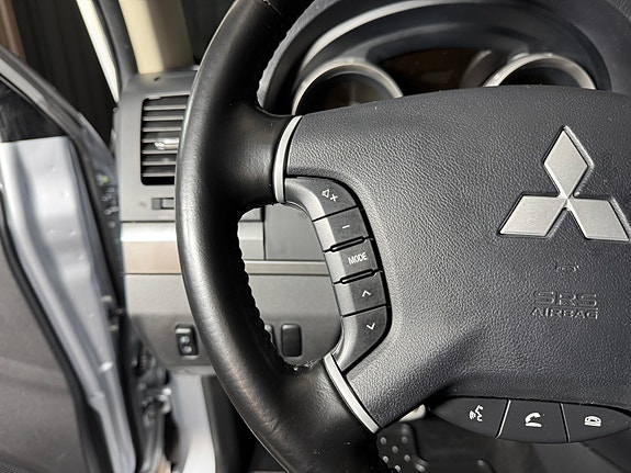 Mitsubishi Pajero 17 of 30
