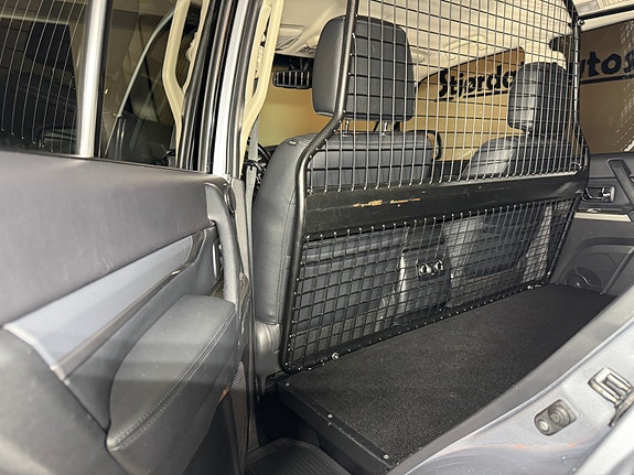 Mitsubishi Pajero 30 of 30