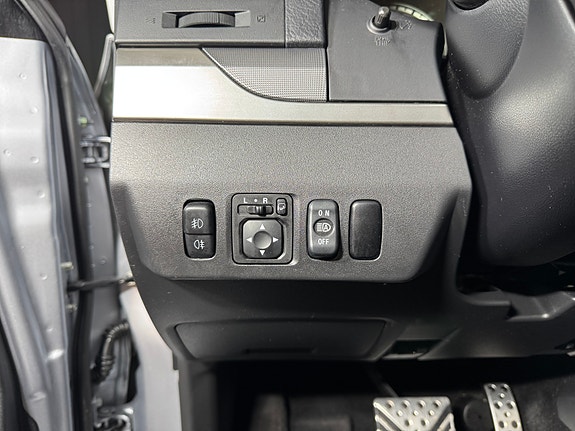 Mitsubishi Pajero 10 of 30