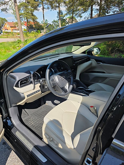 Toyota Camry 4 of 5