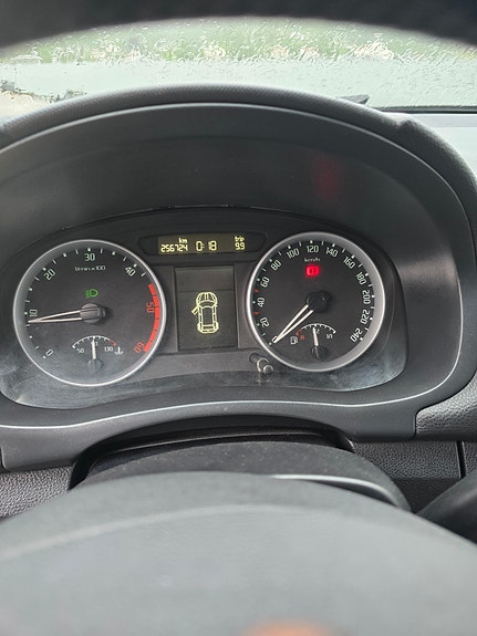 Skoda Fabia 9 of 17