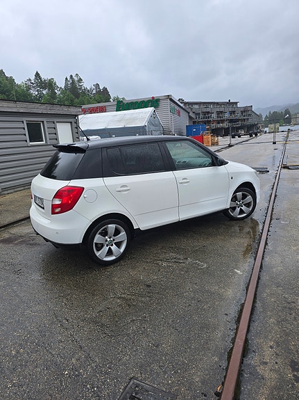 Skoda Fabia 4 of 17
