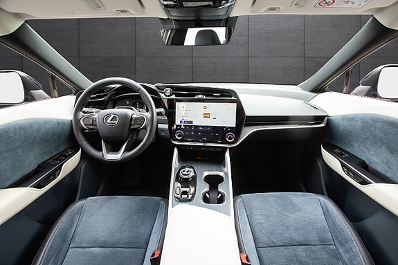 Lexus RZ450e 7 of 20
