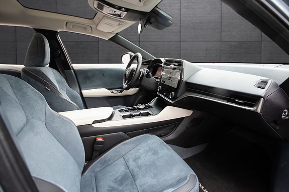 Lexus RZ450e 16 of 20