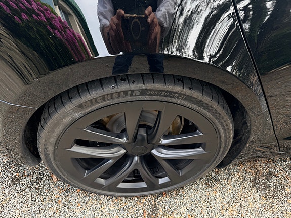 Tesla Model S 10 of 15