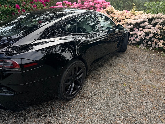 Tesla Model S 9 of 15