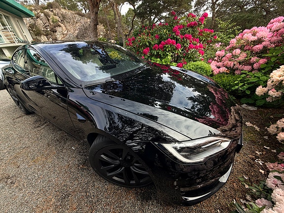Tesla Model S 11 of 15