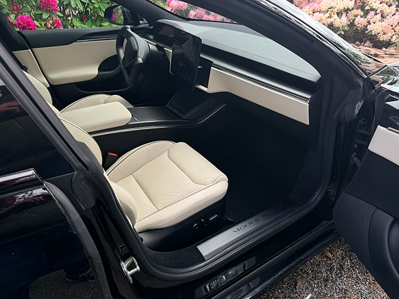 Tesla Model S 13 of 15