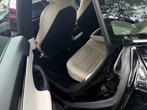 Tesla Model S 7 of 15