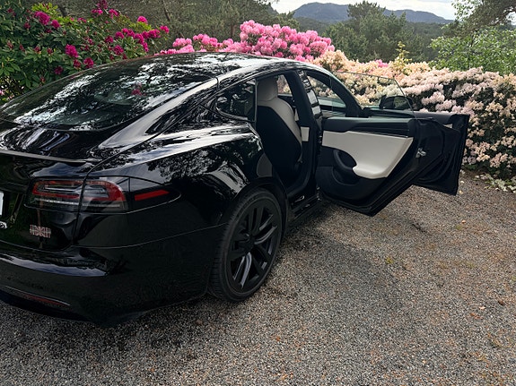 Tesla Model S 2 of 15