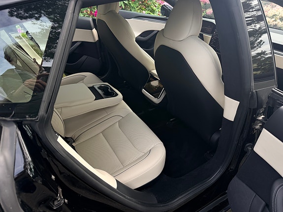 Tesla Model S 6 of 15