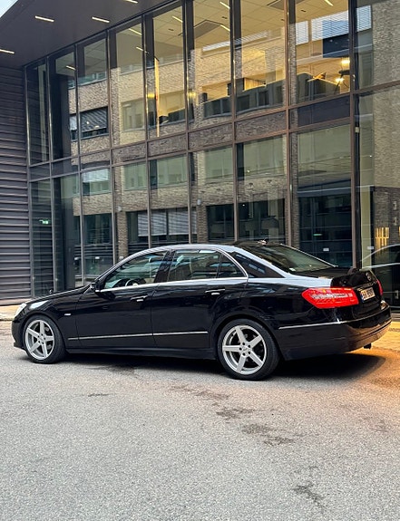 Mercedes-Benz E220 8 of 24