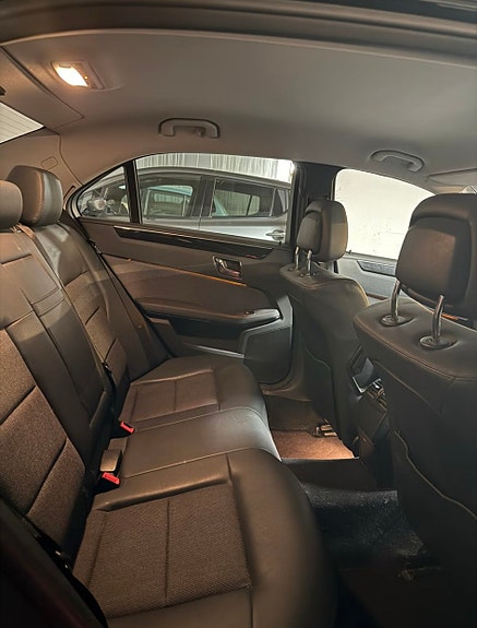 Mercedes-Benz E220 23 of 24