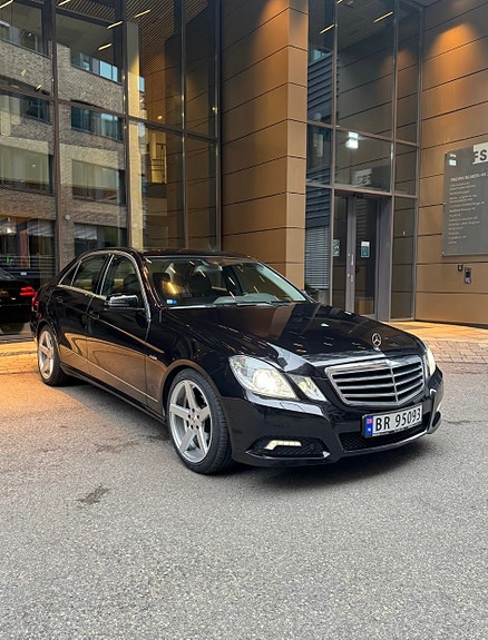 Mercedes-Benz E220 2 of 24