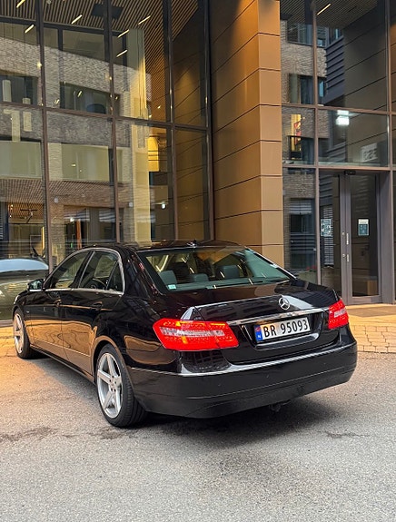 Mercedes-Benz E220 10 of 24