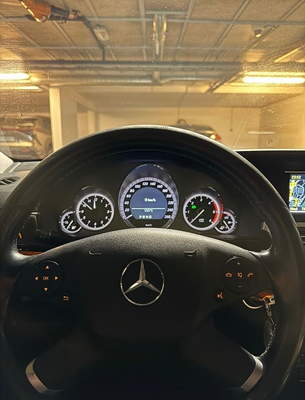 Mercedes-Benz E220 13 of 24