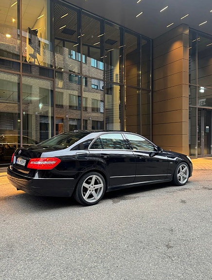 Mercedes-Benz E220 9 of 24