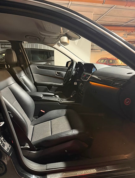 Mercedes-Benz E220 21 of 24