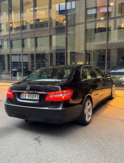 Mercedes-Benz E220 11 of 24