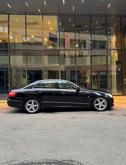 Mercedes-Benz E220 12 of 24