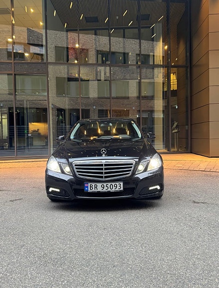 Mercedes-Benz E220 4 of 24