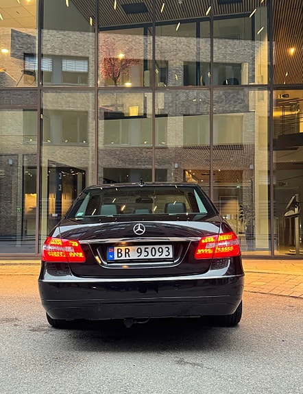 Mercedes-Benz E220 7 of 24