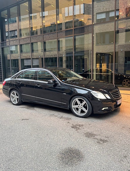 Mercedes-Benz E220 5 of 24