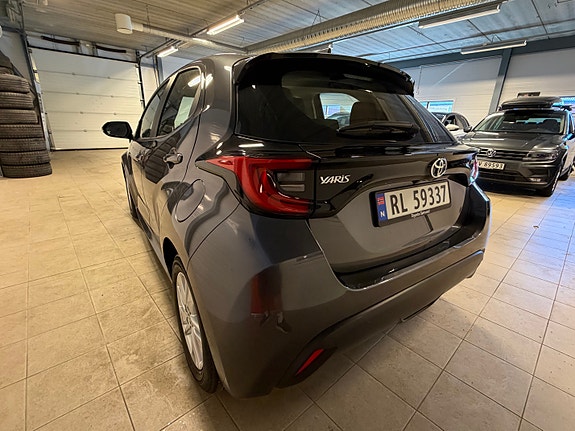 Toyota Yaris 8 of 26