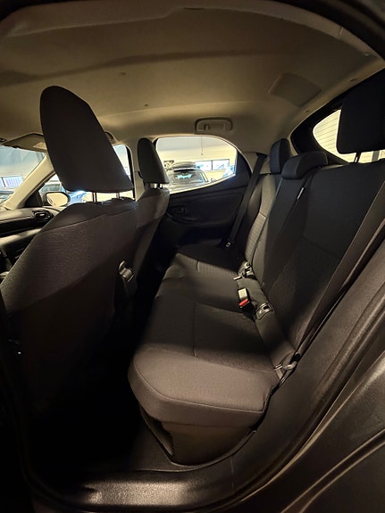 Toyota Yaris 19 of 26