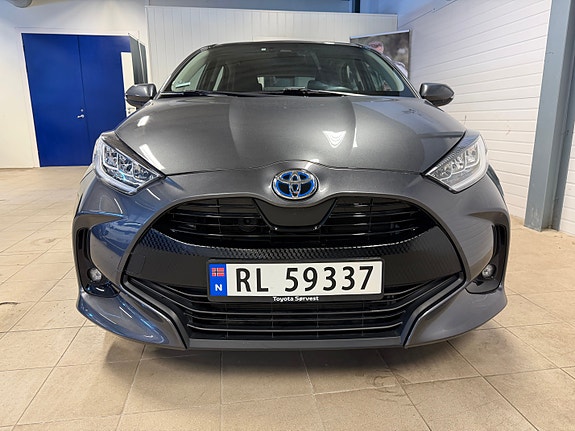 Toyota Yaris 2 of 26