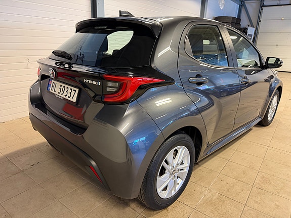 Toyota Yaris 5 of 26