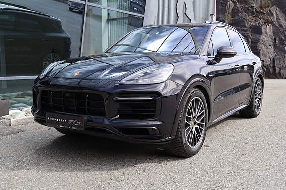 Porsche Cayenne 2 of 5