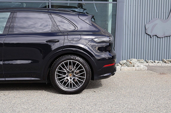 Porsche Cayenne 5 of 5