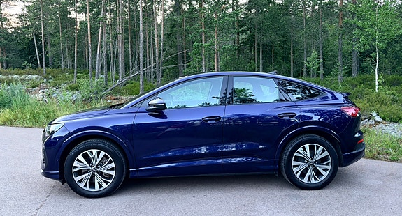 Audi Q4 e-tron 3 of 5