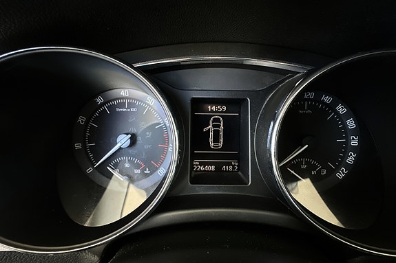 Skoda Superb 14 of 16