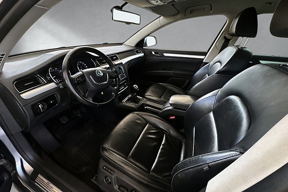 Skoda Superb 9 of 16