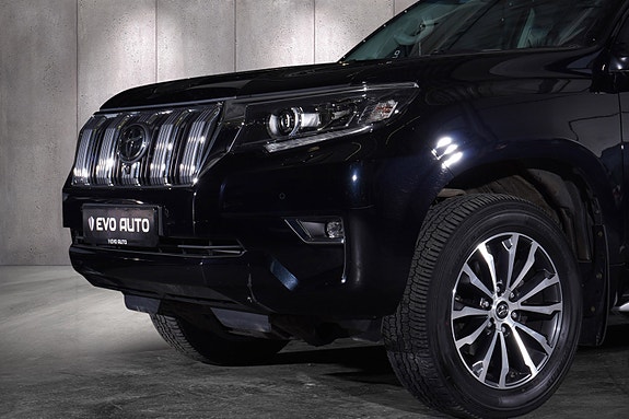 Toyota Land Cruiser 2 of 5