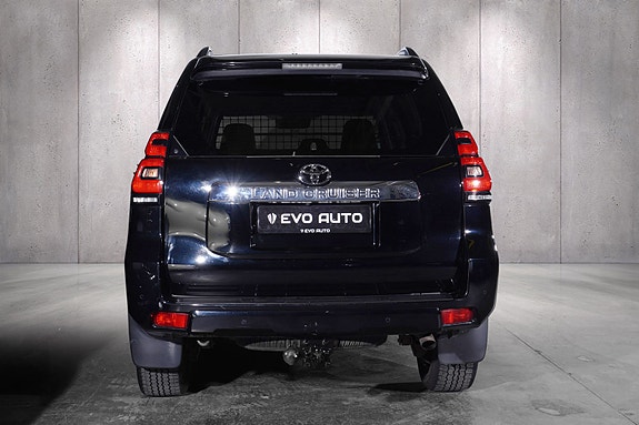 Toyota Land Cruiser 5 of 5