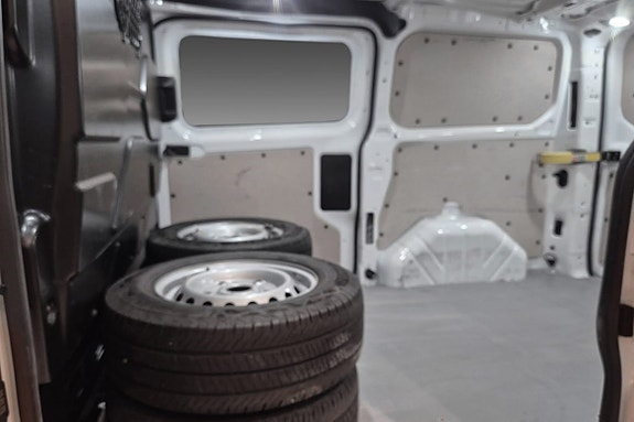 Ford Transit Custom 29 of 30