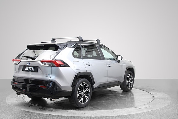Toyota RAV4 Plug-in Hybrid 3 of 5
