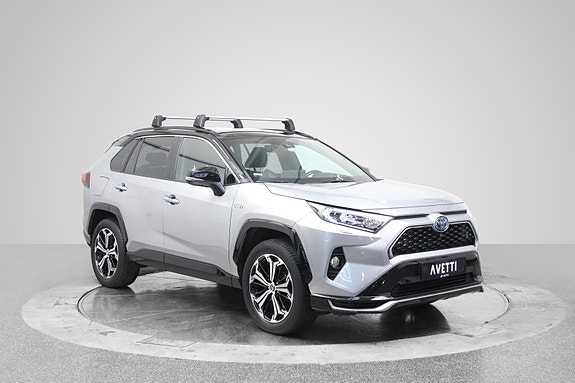 Toyota RAV4 Plug-in Hybrid 2 of 5